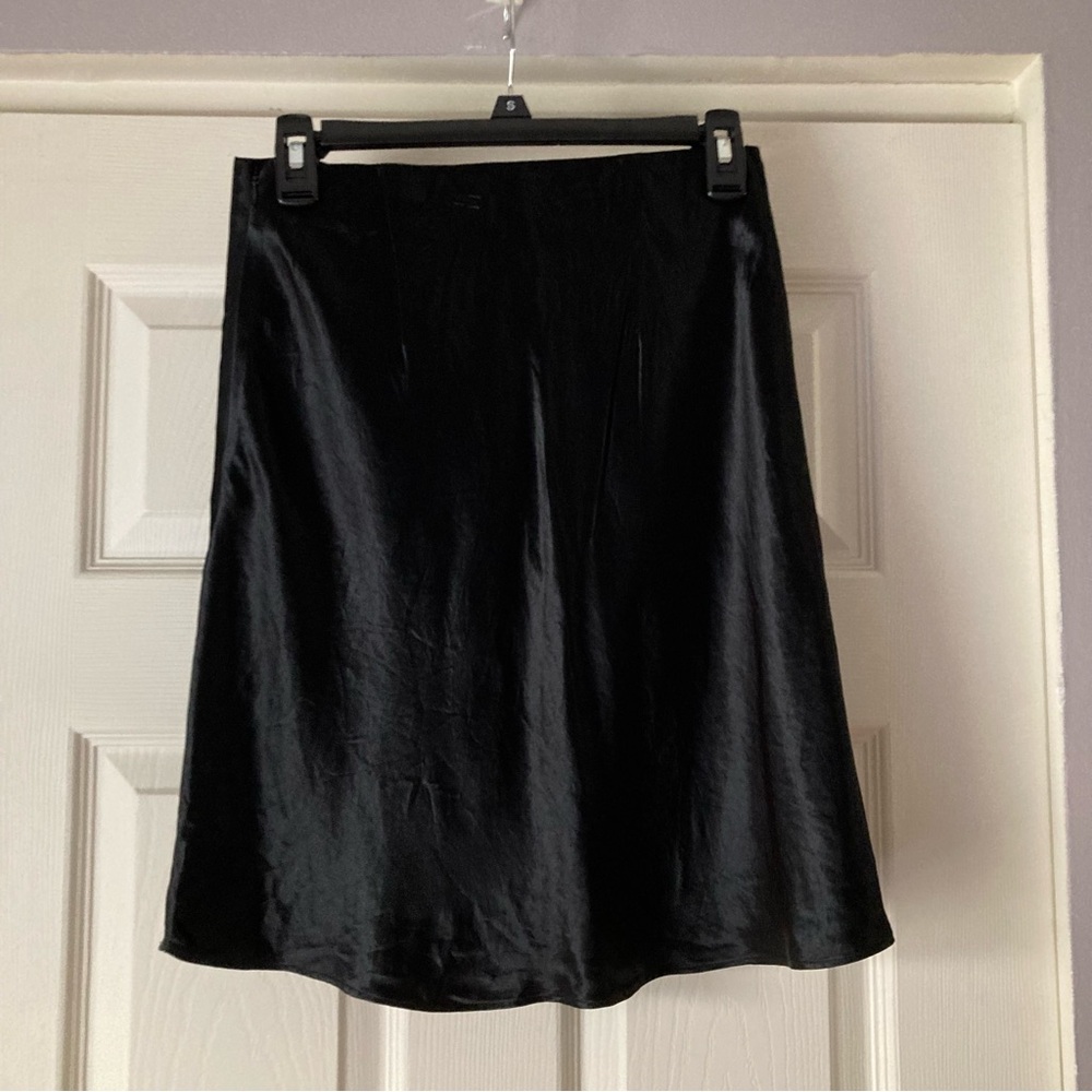 Aritzia Babaton Black Satin-like skirt
